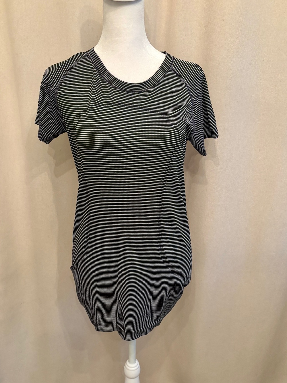 lululemon Swiftly Tech Short-Sleeve Shirt — Size 8